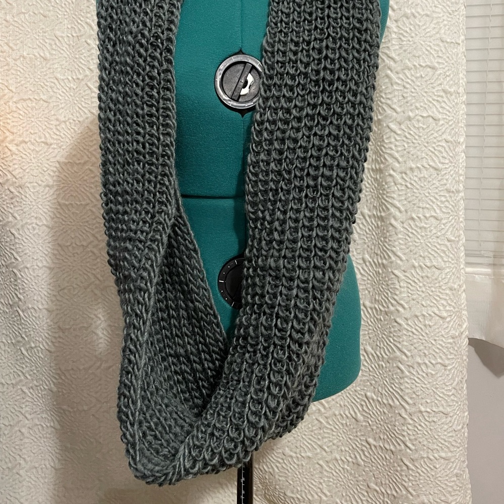 Gray Infinity Scarf - Picture 5 of 9